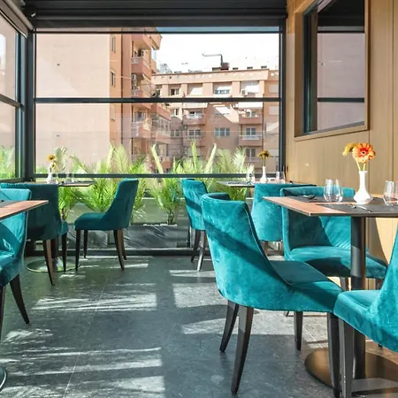 호텔 Central Inn Hotel 티라나