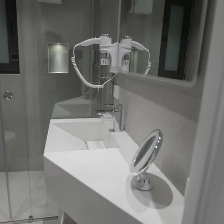فندق Central Inn Hotel 4*
