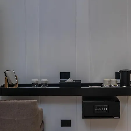 Central Inn Hotel 4* تيرانا