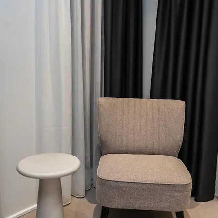 Central Inn Hotel تيرانا