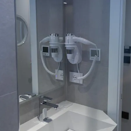 Central Inn Hotel 4*