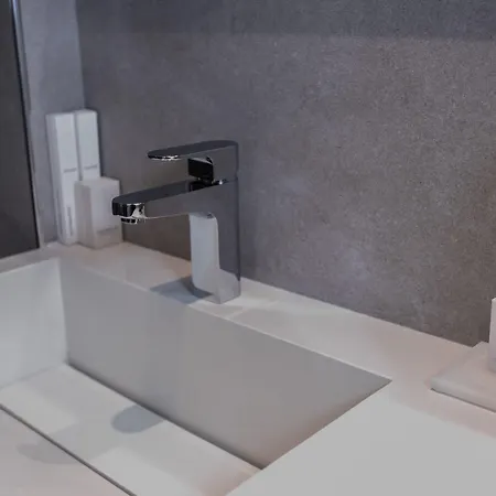 Central Inn Hotel 4* Τίρανα