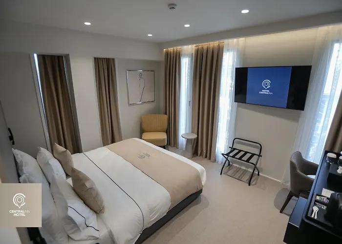 מלון Central Inn Hotel