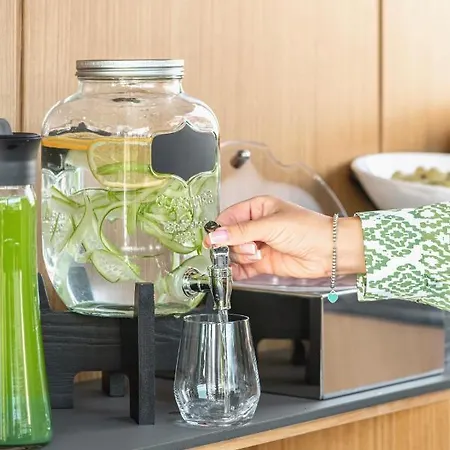 Central Inn Hotel Hotell 4*