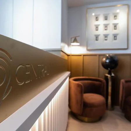 Central Inn Hotel 4* 地拉那