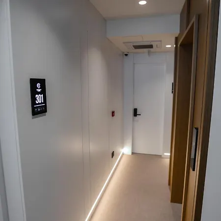 Central Inn Hotel 4* 地拉那