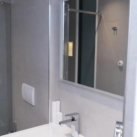 Hotell Central Inn Hotel Tirana