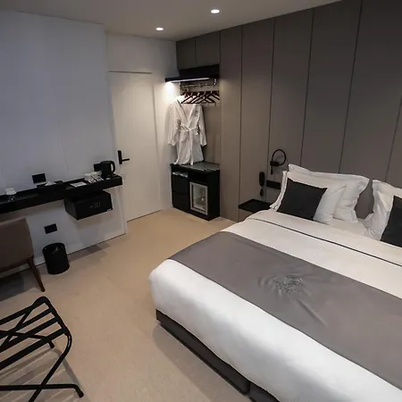 Central Inn Hotel 酒店 地拉那