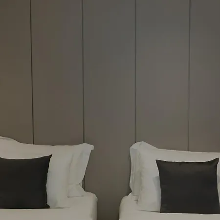 Central Inn Hotel 4* 地拉那