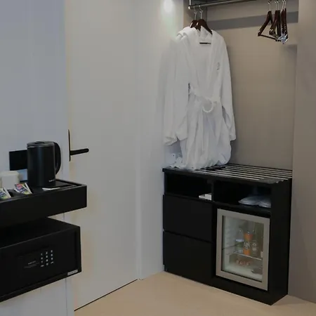 Central Inn Hotel تيرانا