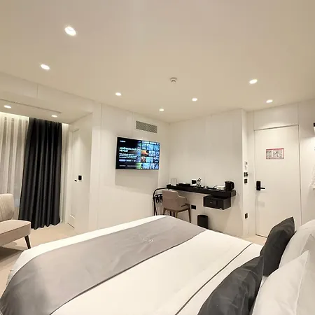 Central Inn Hotel تيرانا