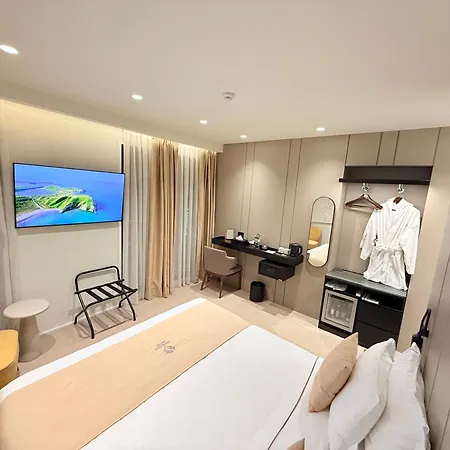 Central Inn Hotel 4* 地拉那
