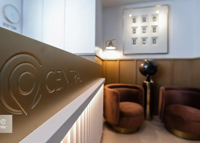 Central Inn Hotel 4* 地拉那