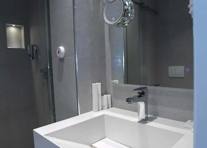 Hotel Central Inn Hotel 4*