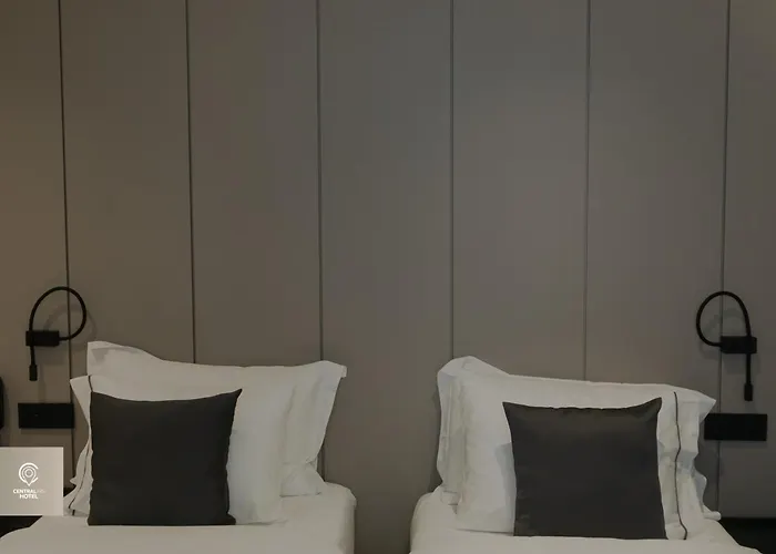 Central Inn Hotel 4* ティラナ