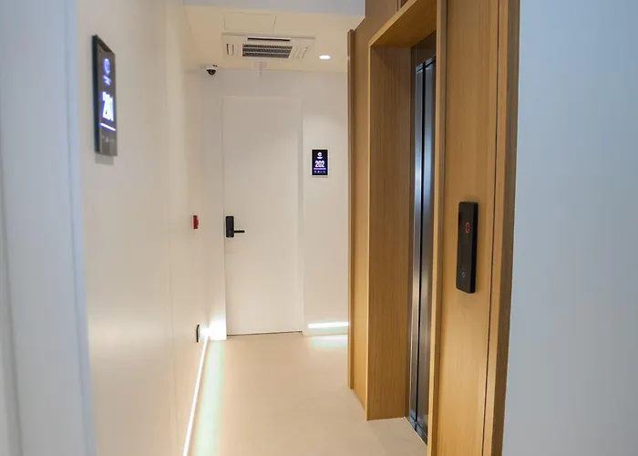 Central Inn Hotel 酒店 地拉那