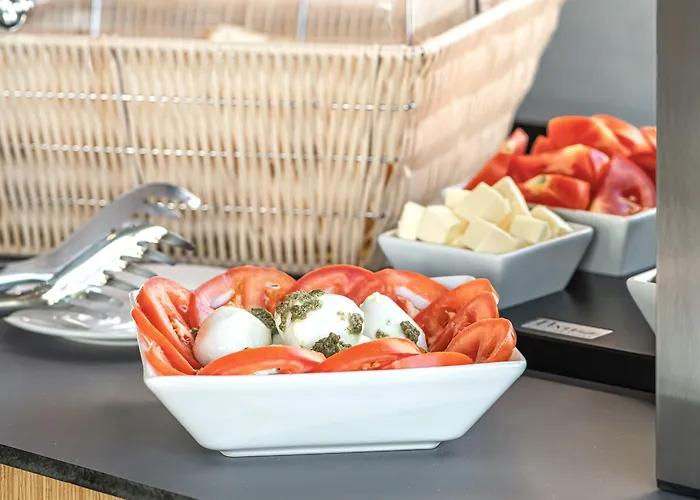 Central Inn Hotel 4* Tirana