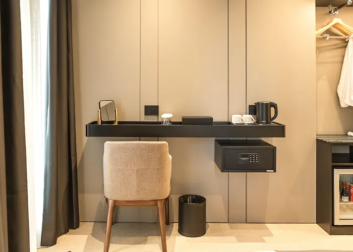 Central Inn Hotel 4*